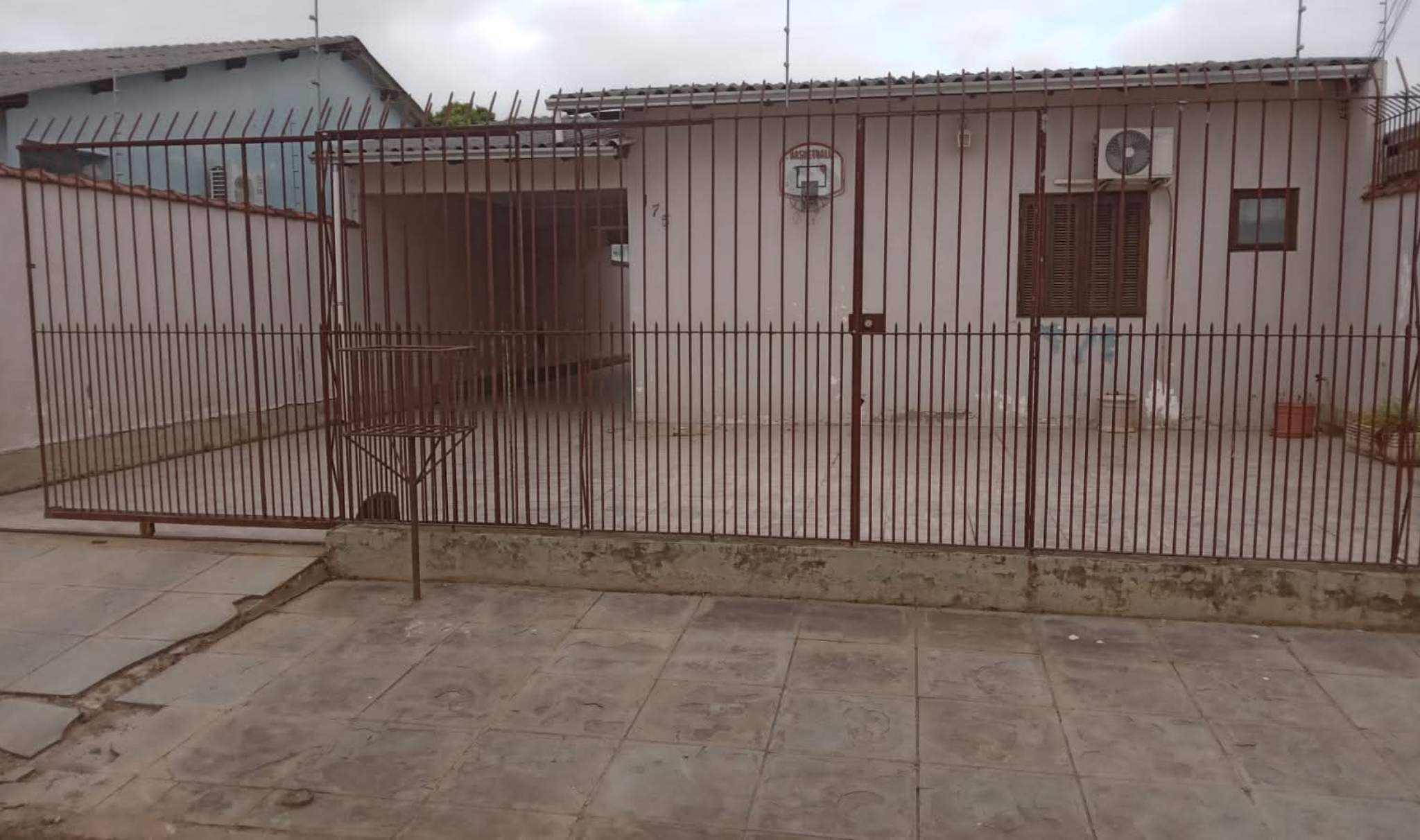 Ótima Casa para Venda Localizada no Bairro Santa Rita