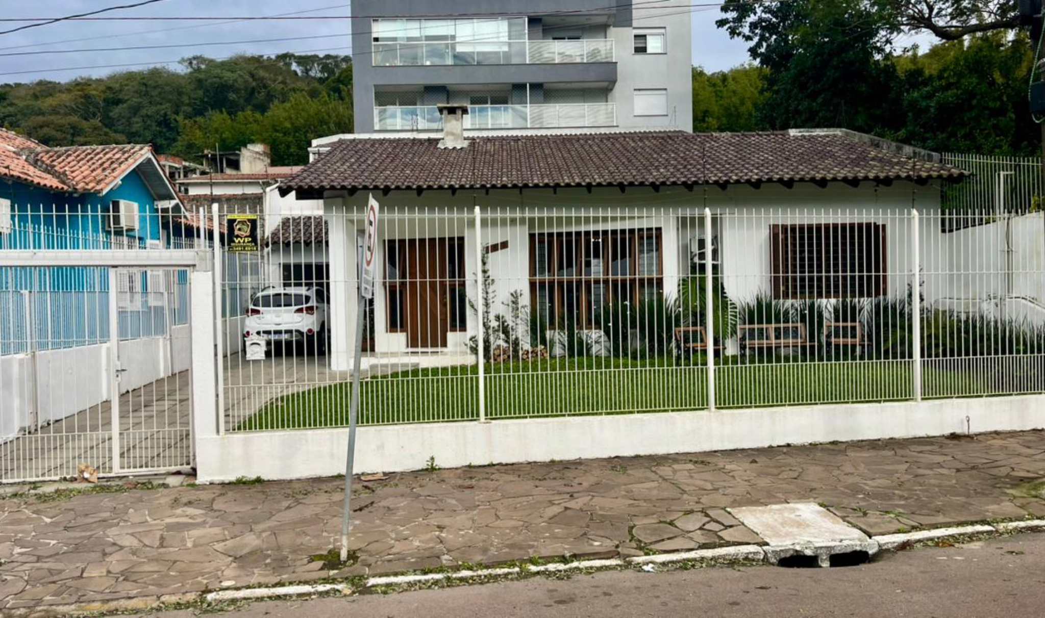 Linda casa para VENDA de frente para o Guaíba!!