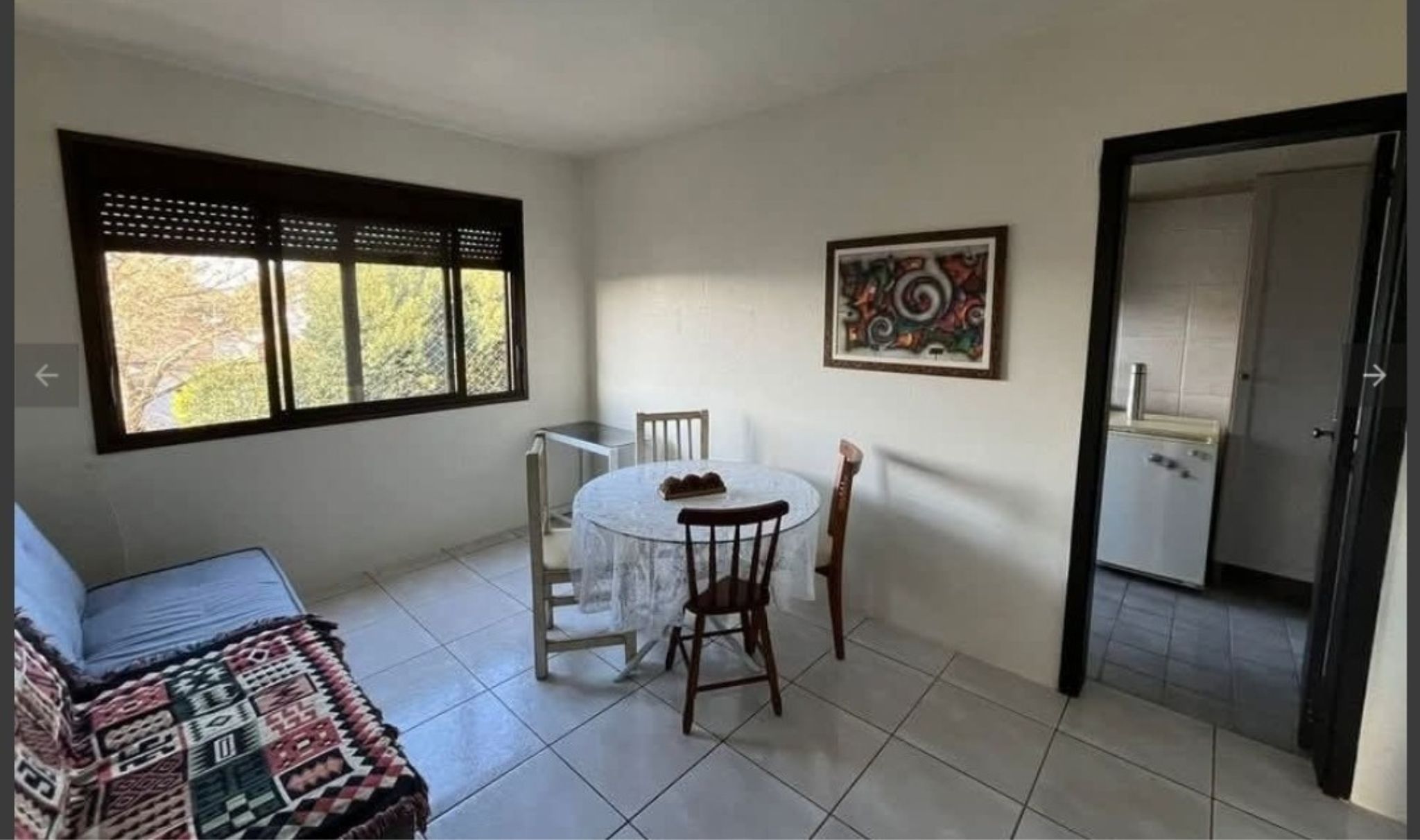 Apartamento semimobiliado para locação no Centro