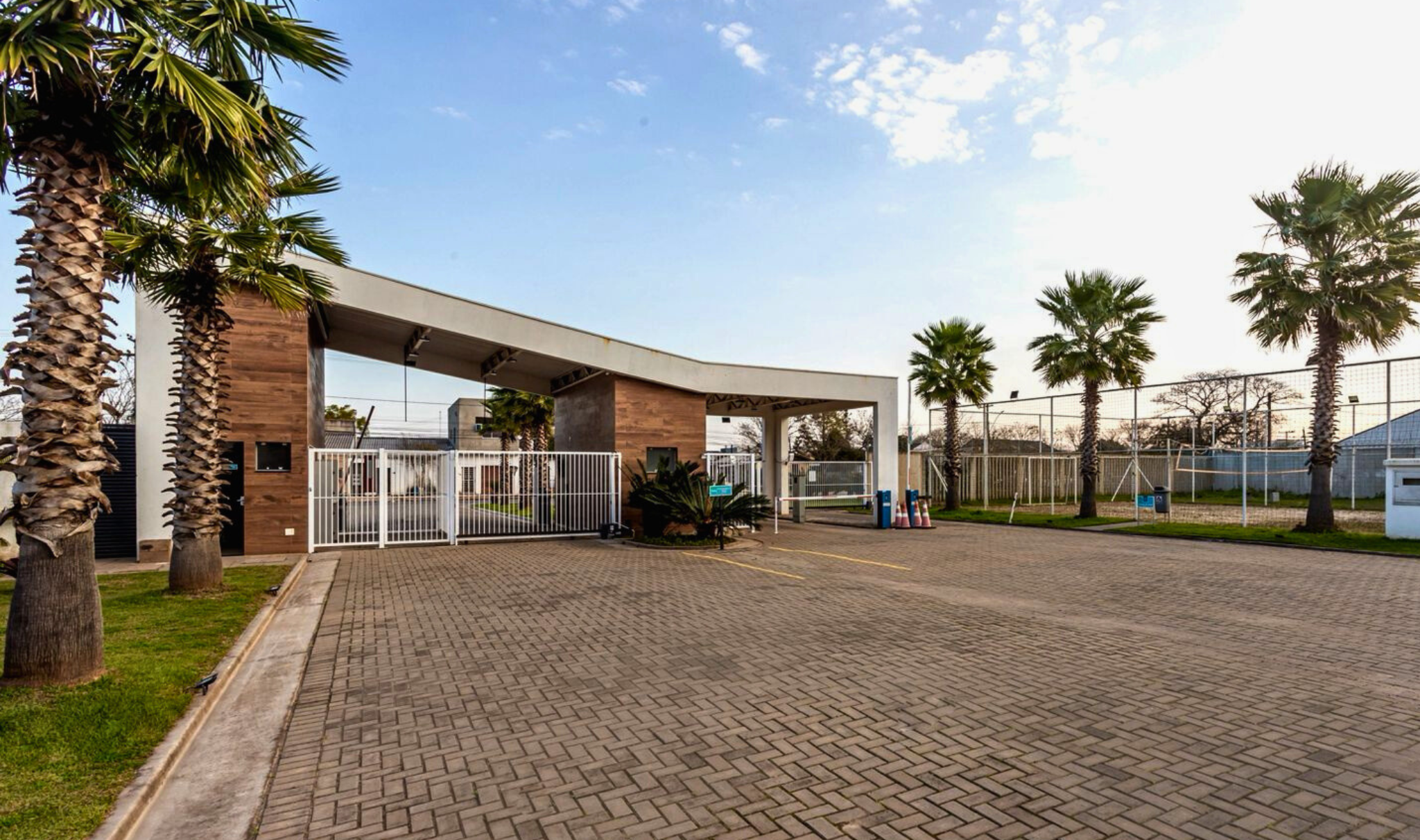 Terreno a venda em condomínio fechado